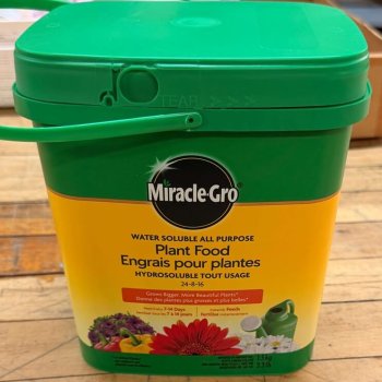 CLEARANCE - Miracle-Gro All Purpose Water Soluble Fertilizer 24-8-16 (1.5 kg)
